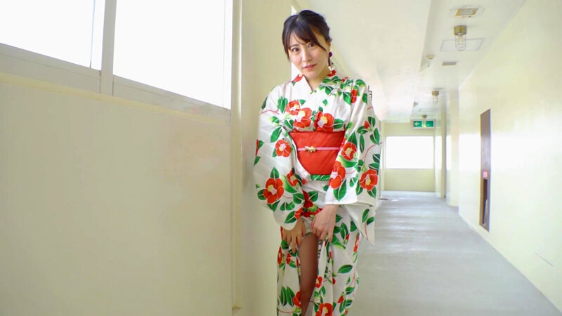 清楚なお姉さんの服の下 小森あきほ